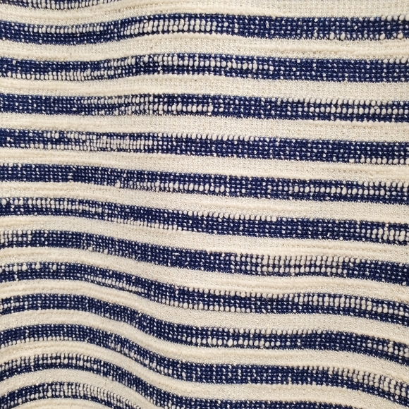 Ann Taylor striped top. - Picture 2 of 6